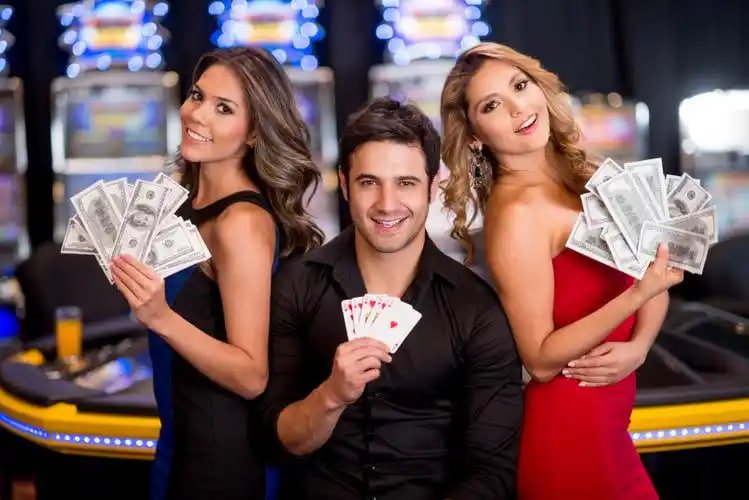 Teen Patti showdown with cards revealed